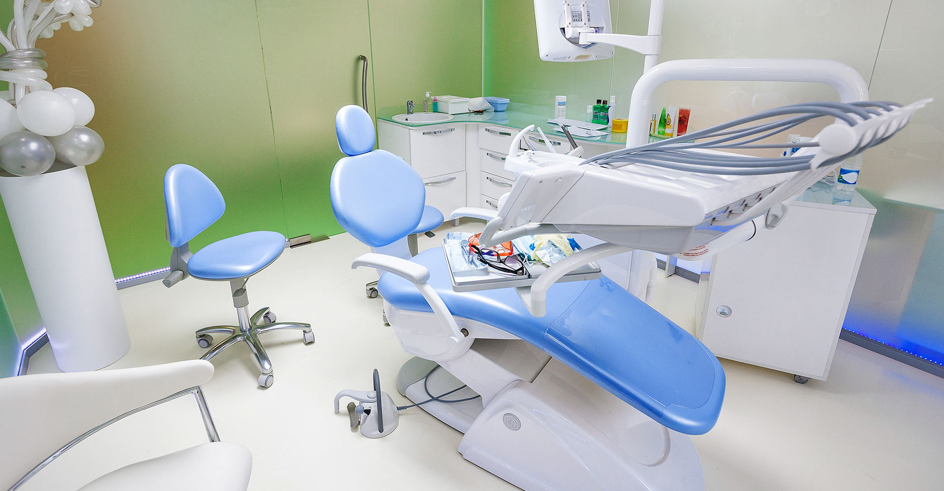Image of a dentist chair